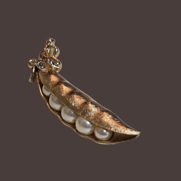 Alfred Philippe Crown Trifari Pea Pod Brooch - 1950s RARE - Picture 4 of 7